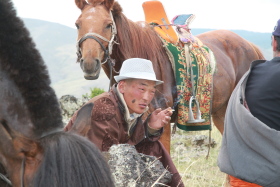 Photos de notre randonnée équestre confort sous la yourte en Mongolie : Khustai et les chevaux de Przewalski, Khogno Khan, le Mini Gobi, la Vallée de l'Orkhon, le lac d'Ogii, Karakorum... (Randocheval / Absolu Voyages)