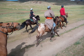 Photos de notre randonnée équestre confort sous la yourte en Mongolie : Khustai et les chevaux de Przewalski, Khogno Khan, le Mini Gobi, la Vallée de l'Orkhon, le lac d'Ogii, Karakorum... (Randocheval / Absolu Voyages)