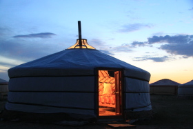Photos de notre randonnée confort sous la yourte en Mongolie : Khustai et les chevaux de Przewalski, Khogno Khan, le Mini Gobi, la Vallée de l'Orkhon, le lac d'Ogii, Karakorum... (Randocheval / Absolu Voyages)