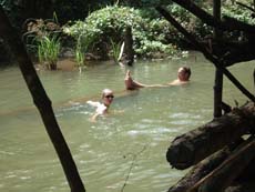 Pause pique-nique lors de notre randonnée équestre au Sri Lanka - Randocheval