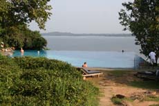 Piscine de l'hôtel Kandalama au Sri Lanka - Randocheval