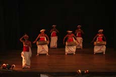 Danses traditionnelles de Kandy, dansées pendant le perahera au Sri Lanka